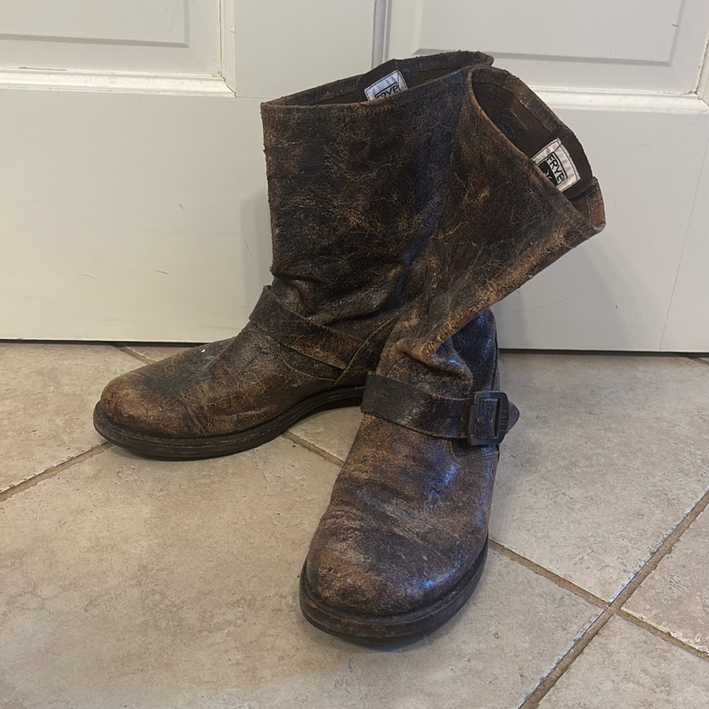 frye veronica short boots in distressed brown leather